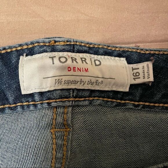 Torrid Women's Blue Denim TALL Cropped Ankle Jeans Fringe Hem Mid Rise Size 16T - Picture 6 of 10